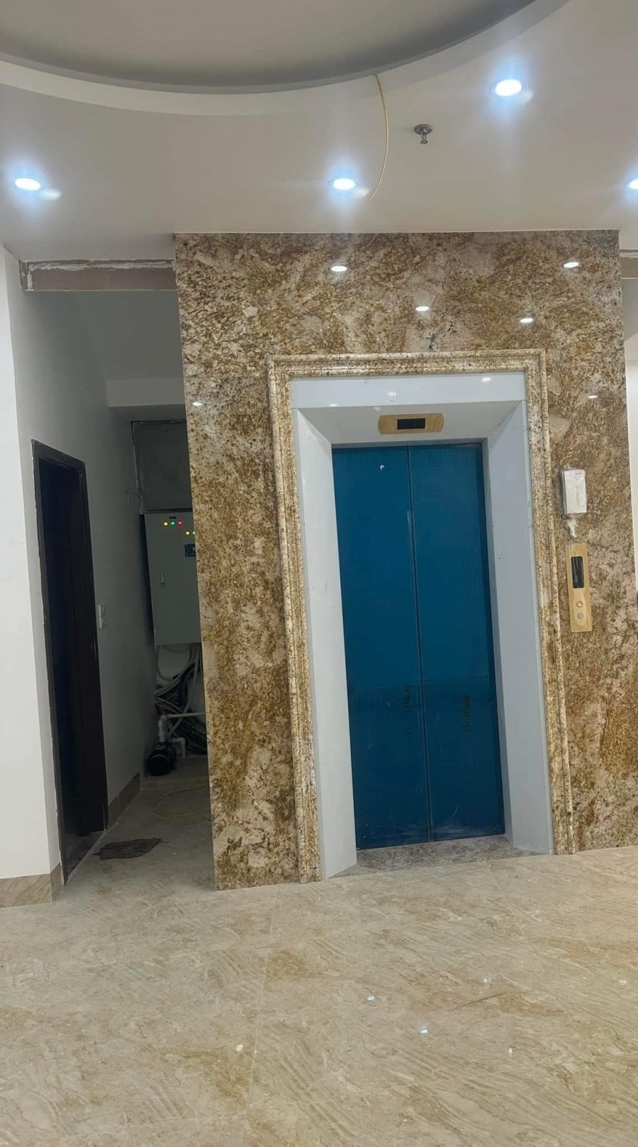 Mình cho thuê nhà hai cửa đi mới Trúc Bạch; vỉa hè 101m2* 4T- 28 Tr