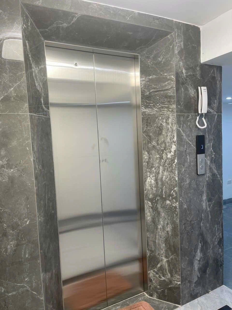 Mình cho thuê Nhà hàng VP KD Nguyễn Chánh; vỉa hè 104m2* 4T- 30 Tr