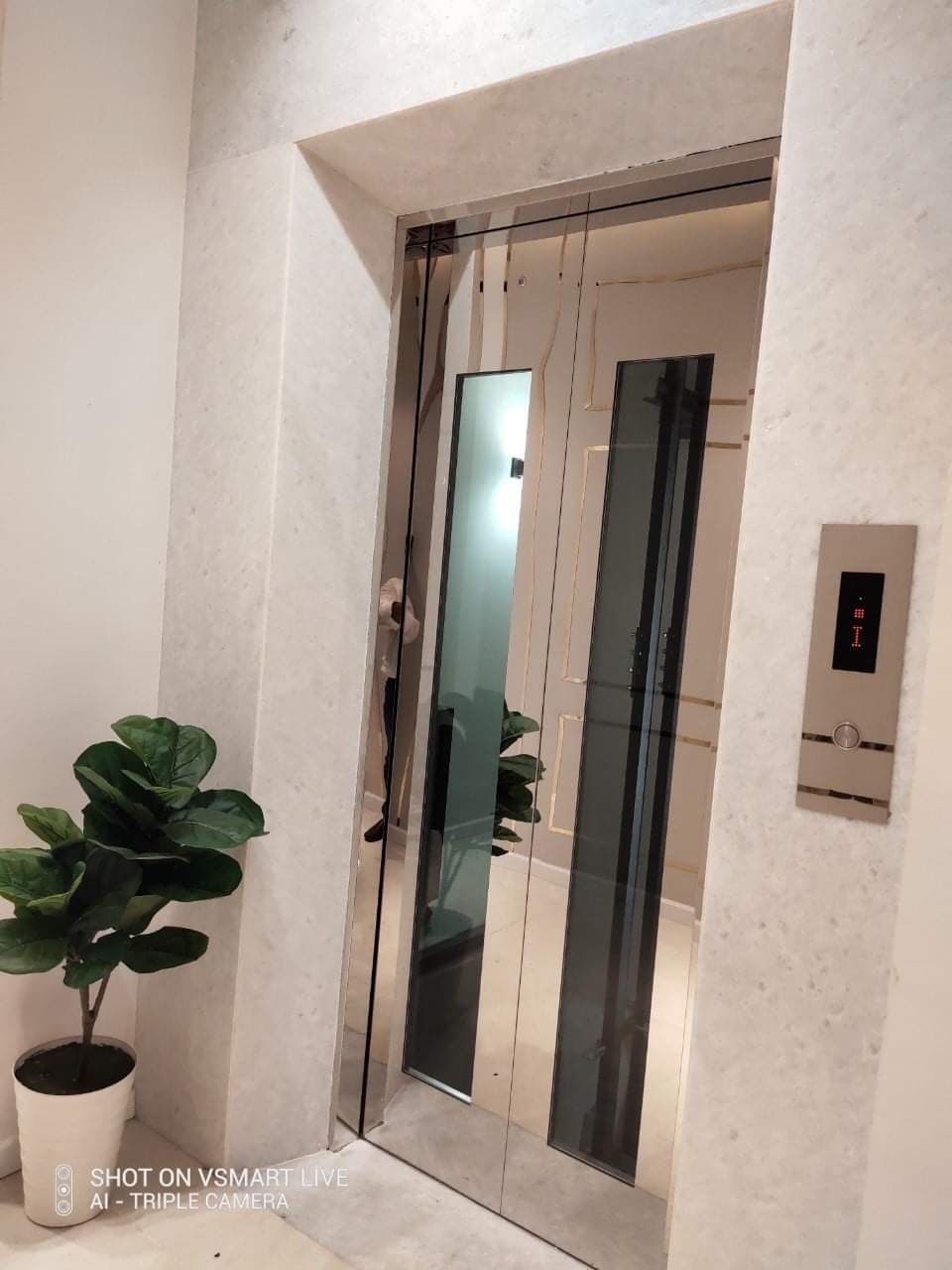 Mình cho thuê nhà mới hai mặt tiền Thụy Khuê 105m2x 4T vỉa hè 30 Tr