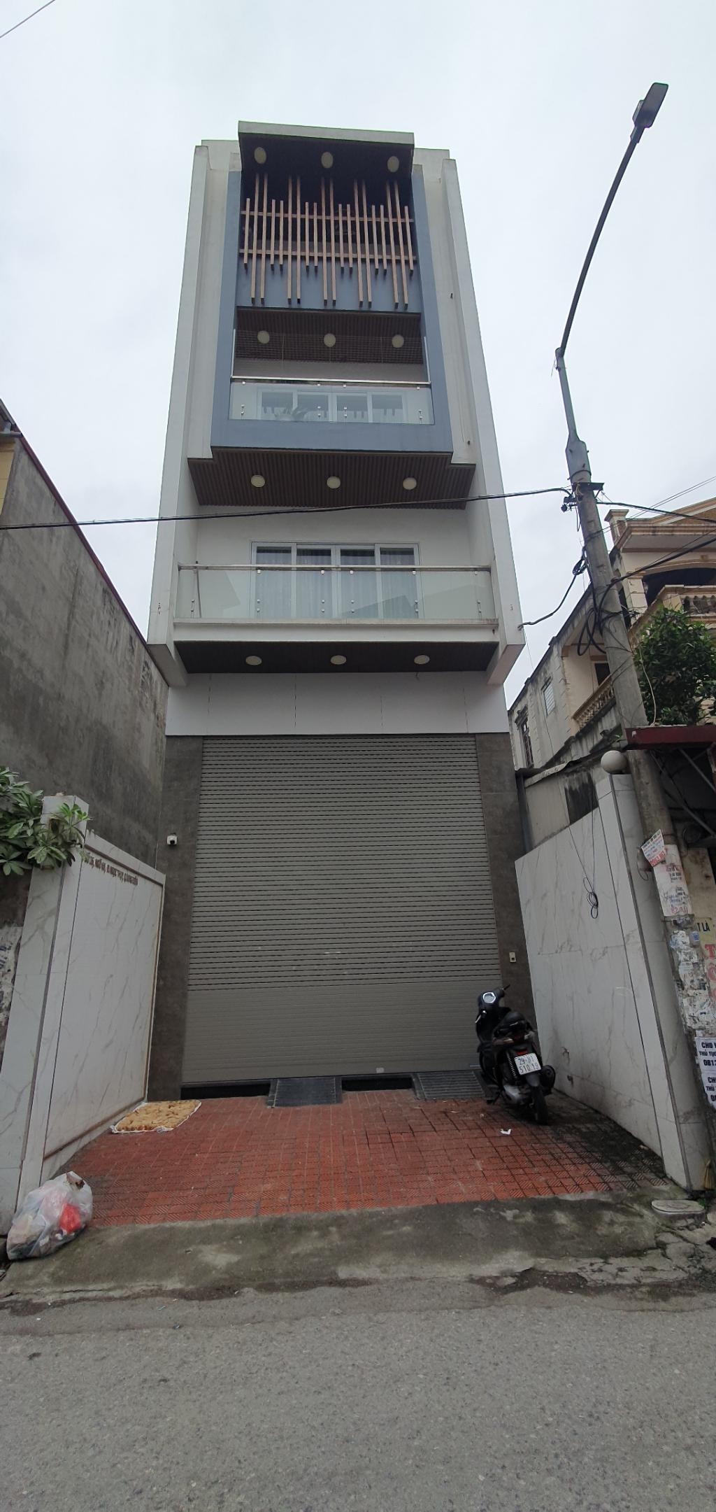 NGỌC THỤYLONG BIÊN 24tỷ 100m Ô TÔ KINH DOANHCHO THUÊ NGÕ THÔNGVĂN PHÒNG