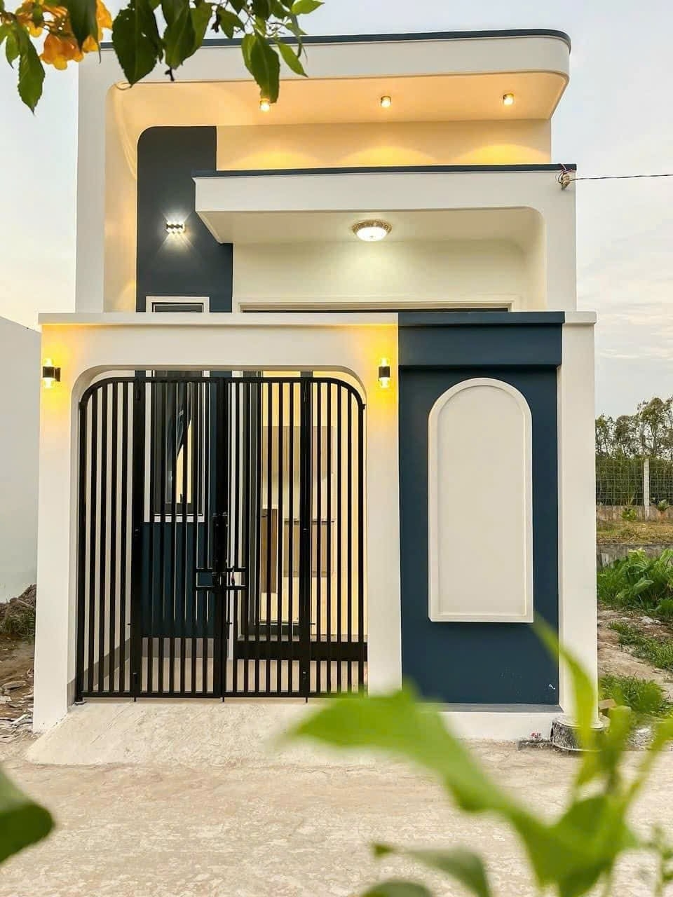Nhà 1 trệt 1 lầu đẹp lung linh, sổ riêng, giá mềm tại TP. THỦ DẦU MỘT !