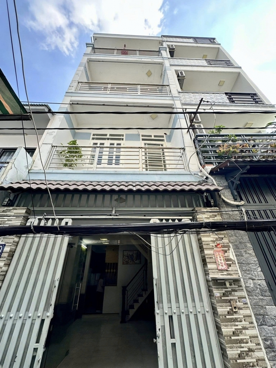 Nhà 3 lầu có sân thượng BTCT Bùi Minh Trực P5Q8