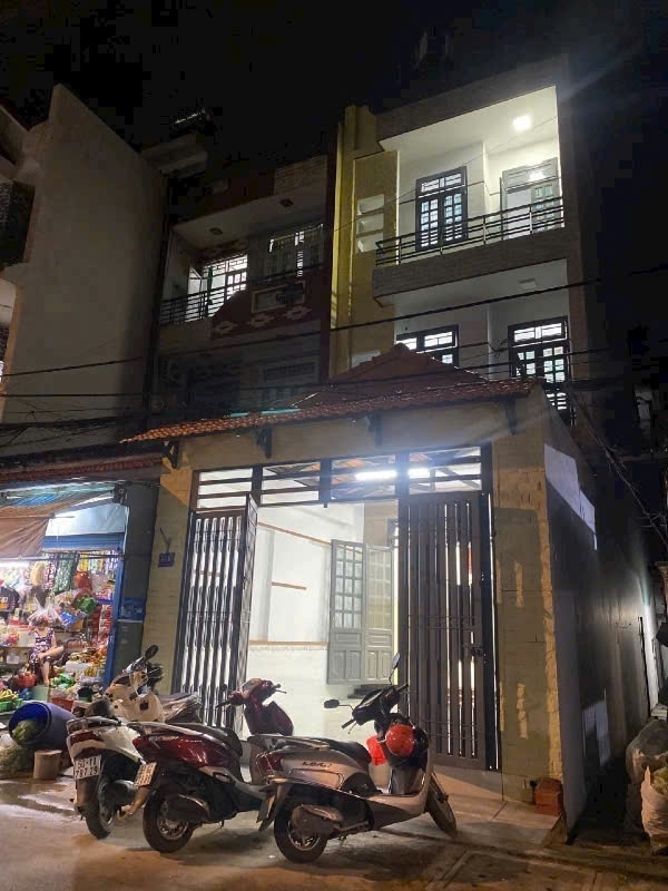 Nhà 3 Tầng (5x22) MT Nhánh Tân Chánh Hiệp 18 Q12 - Là trục chính vào khu dân cư K82