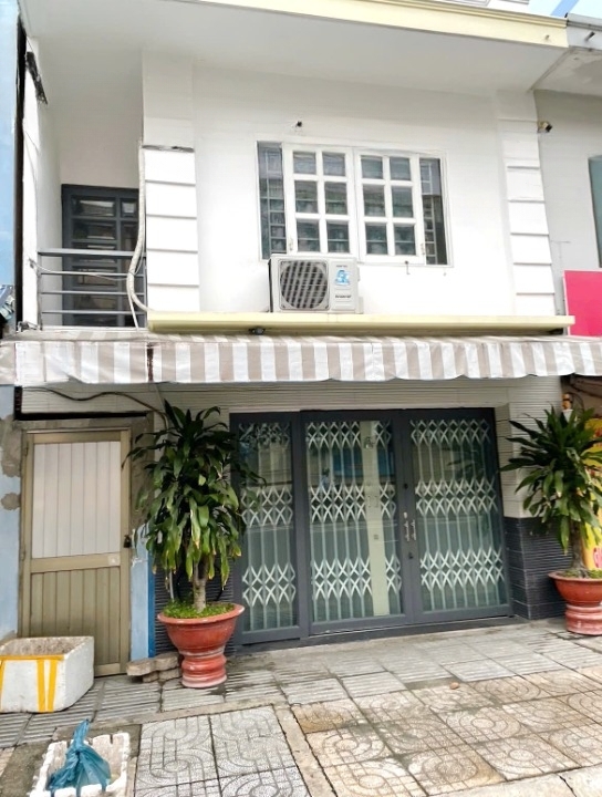 Nhà mới 2 tầng mặt tiền đường Phạm Văn Chí P7Q6. Giá: 9.5 tỷ
