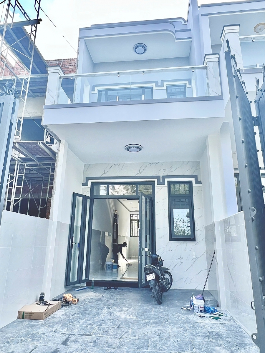 Nhà mới, hẻm 1 xẹt QL13, đối diện chợ Bưng Bầu, TC 60m², đường nhựa 5m, giá 2,65 tỷ