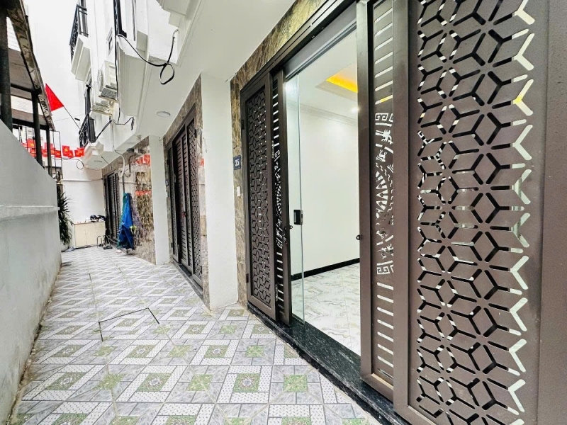 NHÀ MỚI LÁNG HẠ - GIẢNG VÕ BA ĐÌNH - 30m2 5 tầng mặt tiền 3.1m Giá 7.98 tỷ