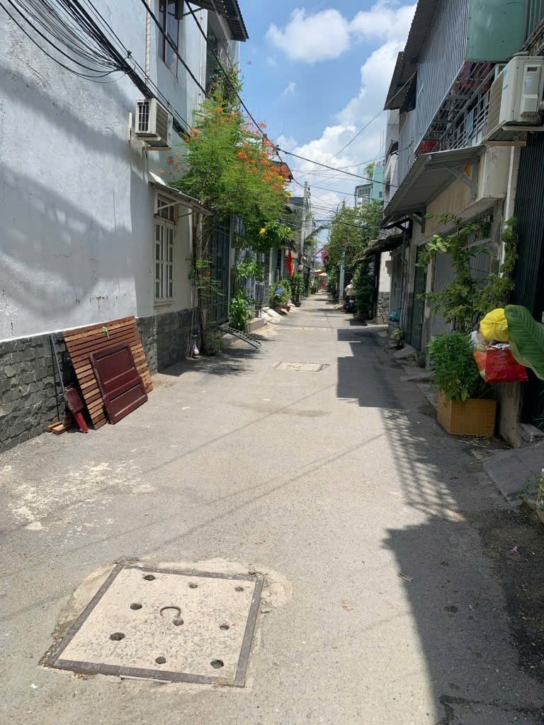 Nhà trung tâm hẻm xe hơi pháp lý sạch giá quá yêu cho vị trí không có căn thứ 2!
