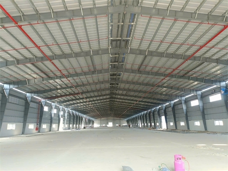 nhà xưởng sản xuất thu hút nhiều DNNN FDI diện tích thuê đa dạng. giao liền