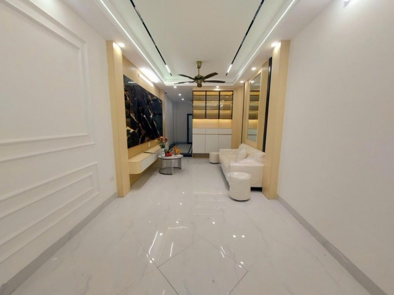 NHỈNH 12 TỶ SỞ HỮU NHÀ MỚI THANG MÁY GIÁP BÁT 42M2 X 5 TẦNG