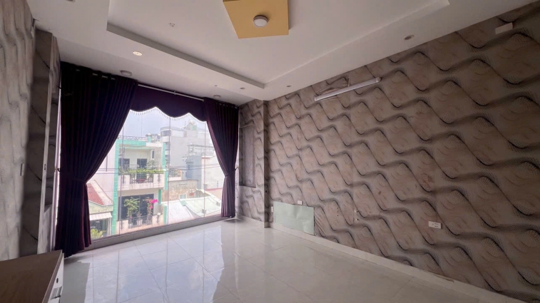 PHÒNG BAN CÔNG FULL KÍNH – GẦN IUH - GÒ VẤP TP HCM