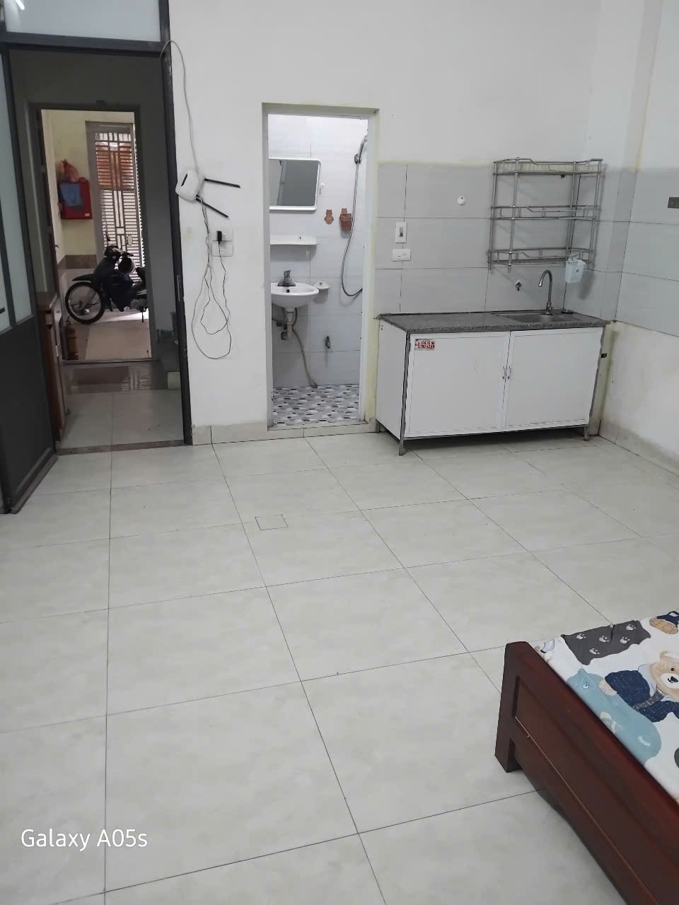 Phòng khép kín 25m2 giá 3.8tr ngay ngõ 43 Trung Kính