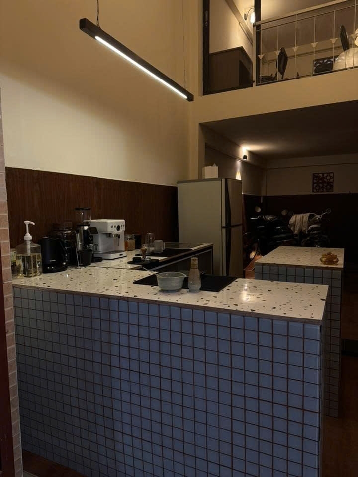 SANG HOẶC CHO THUÊ QUÁN CÀ PHÊ NGAY TRUNG TÂM QUẬN 3 Địa điểm: Hẻm 4m Nguyễn Đình Chiểu phường Bàn