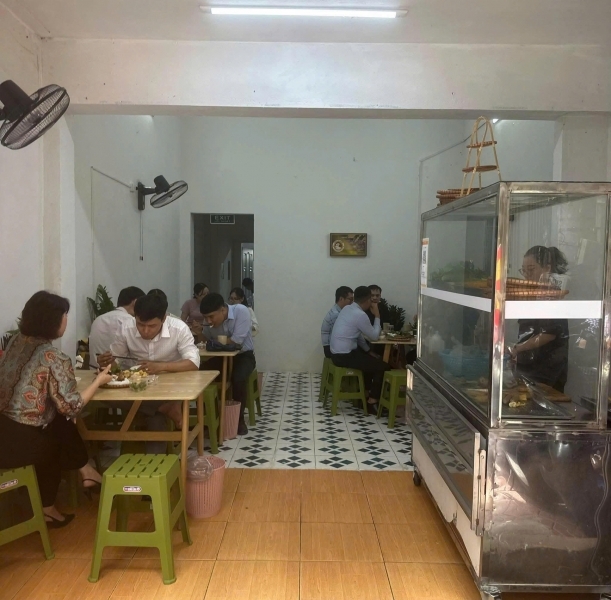 Sang nhượng quán ăn tại phố Nguyễn Chánh -Cầu Giấy - Hà Nội