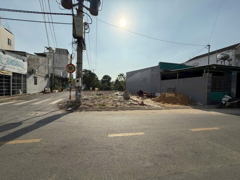 SỈ 3 LÔ ĐẤT MẶT TIỀN TÂN XUÂN 4 – SÁT SONG HÀNH – KINH DOANH ĐỈNH