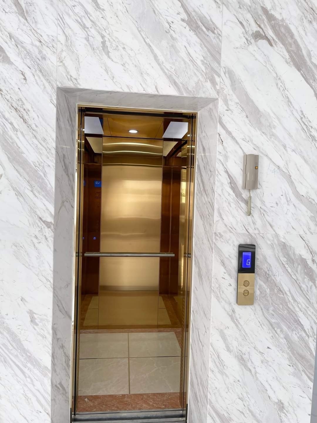 Tôi cần cho thuê nhà mới hai cửa đi Bách Khoa 102m2x 5T vỉa hè 28 Tr