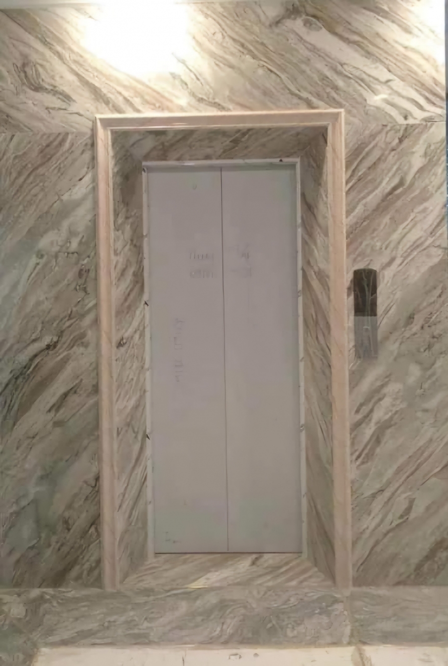 Tôi cần cho thuê nhà mới hai đường đi Thái Hà; vỉa hè 97m2* 5T- 29 Tr