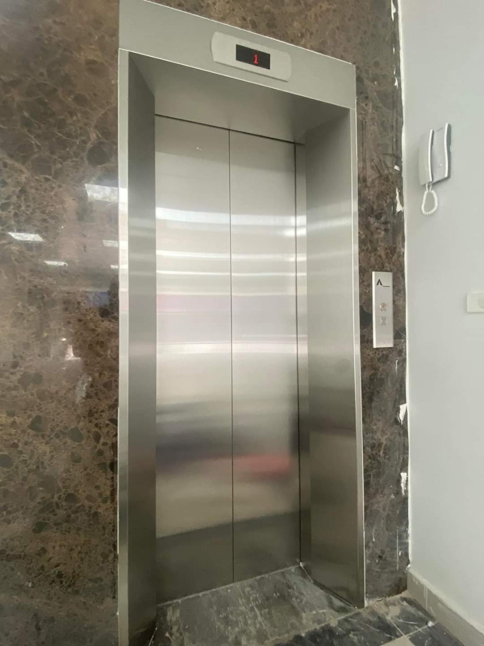 Tôi chủ nhà cho thuê nhà lô góc mới vỉa hè 118m2- 5T Duy Tân_44 Tr