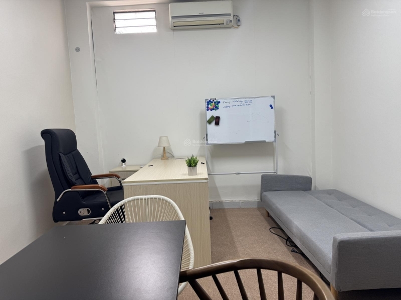 Văn Phòng 16m² số 4 Nguyễn Huy Tự đầy đủ bàn ghế giường nghỉ phù hợp văn phòng nhỏ livestream