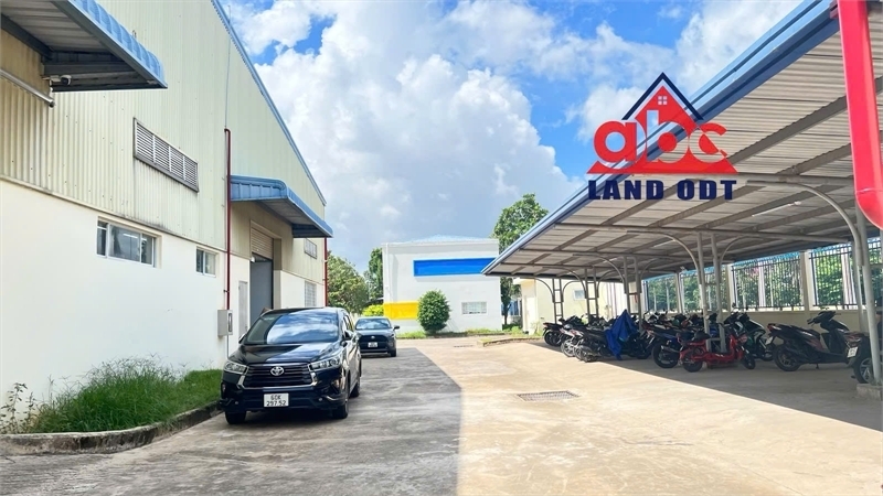 XT314 nhà xưởng hiện đại khung thép zamil chiều cao cột biên 9m. PC tự động giao liền